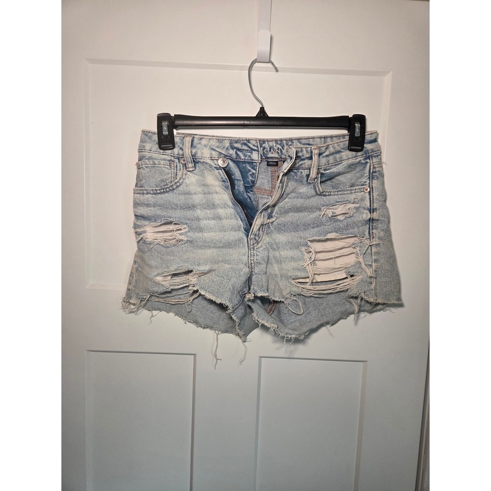 American Eagle Mom Shorts Light Wash Distressed Denim High‎ Waisted Size 2